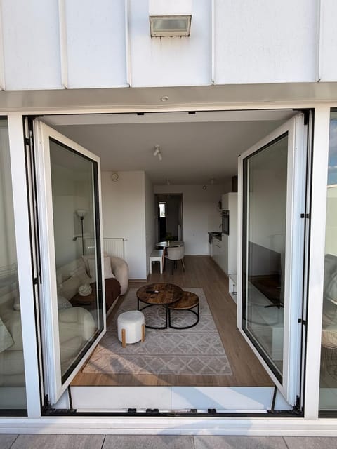 Séjour lumineux avec Balcon Apartment in Brussels