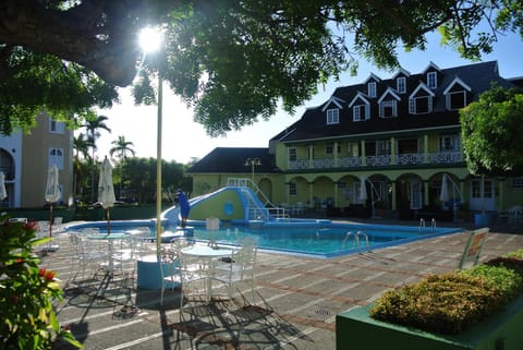 Restaurant/places to eat, Facade/entrance, Lobby or reception, Lounge or bar, Spa and wellness centre/facilities, Business facilities, Swimming pool