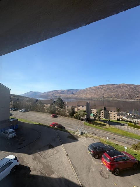 3 Bedroom Apartment - Loch Linnhe Views - Modern & Chilled Highland Stay Apartment in Fort William