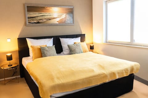 Bed, Bedroom, Mountain view, cot