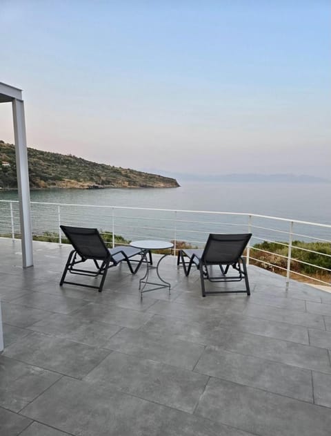 Thalasson Beach House Apartment in Messenia