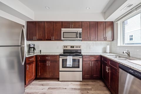Kitchen or kitchenette, dishwasher, oven, pet friendly, stove