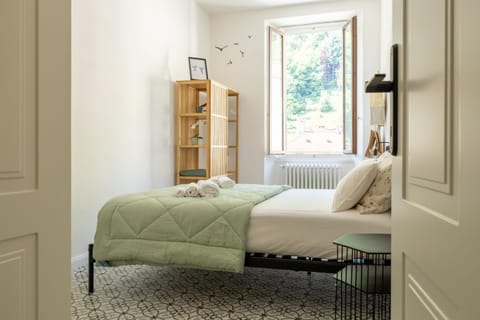 Bed, Living room, Photo of the whole room, Bedroom