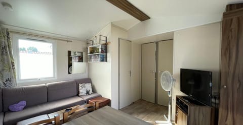 Communal lounge/ TV room, TV and multimedia, Living room