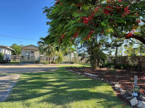 Property building, Day, Garden, Garden view