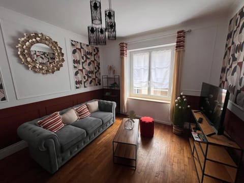 Appartement avec grande terrasse Apartment in Gien