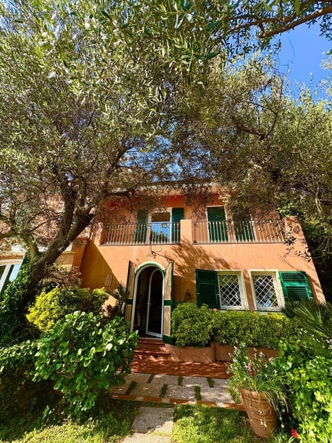 Villa Mare con Piscina Villa in Genoa