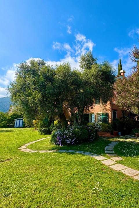 Villa Mare con Piscina Villa in Genoa