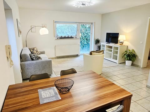 Communal lounge/ TV room, TV and multimedia, Living room, Seating area, Dining area, Evening entertainment