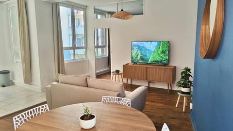 TV and multimedia, Living room, Dining area