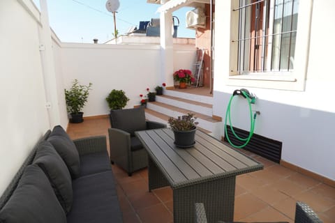 Patio, Day, Balcony/Terrace
