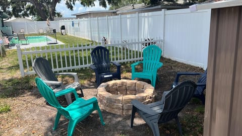 Spring, Day, Garden, Seating area, Garden view, fireplace