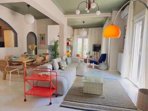 Living room, Seating area, Dining area