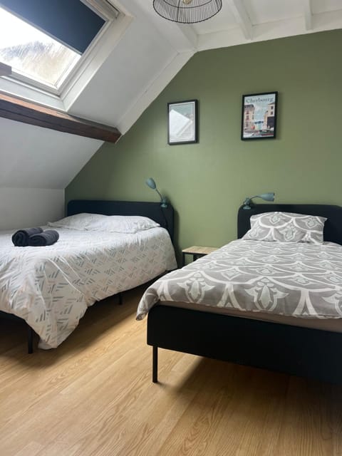 WingFlat Appartement Entier Centre Ville Proche Naval Cité de la mer Quartier Calme Apartment in Normandy