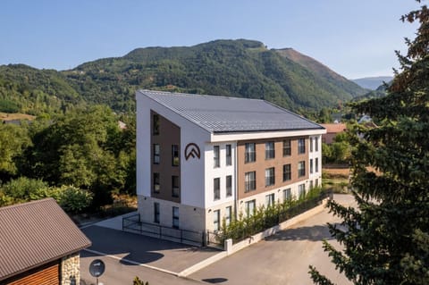 Property building, Spring, Day, Neighbourhood, Natural landscape, Mountain view, Parking