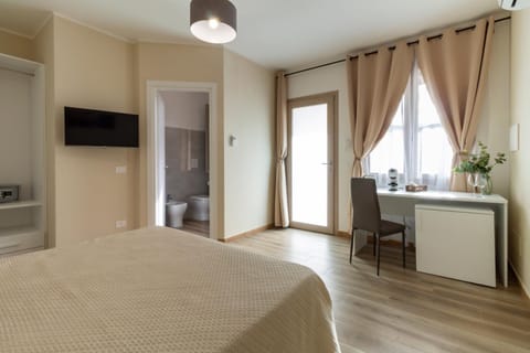 Bathroom, Photo of the whole room, Seating area, safe