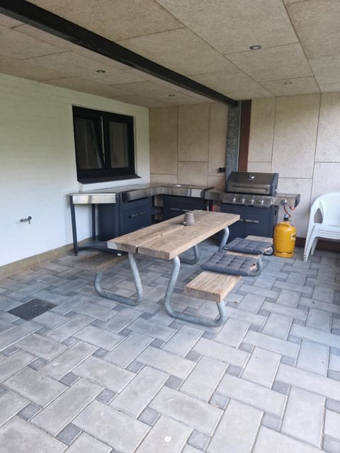 BBQ facilities, Living room