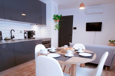 TV and multimedia, Kitchen or kitchenette, Living room