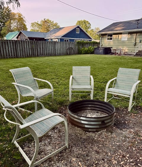 Chic Dunes Cottage with HOT TUB near Warren Dunes House in Sawyer