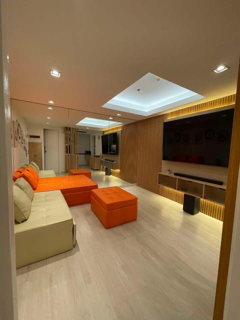 TV and multimedia, Living room, Seating area, Evening entertainment