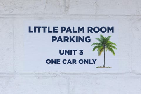 The Little Palm Room - Wrightsville Beach Apartment in Wrightsville Beach