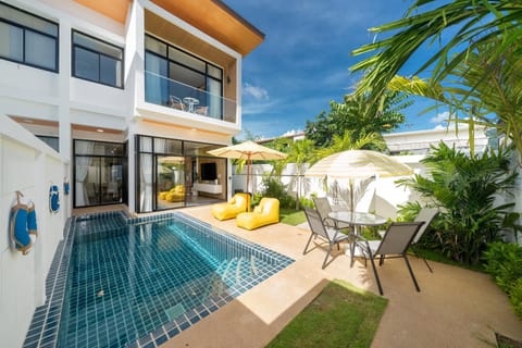 Property building, Patio, Day, Garden, Balcony/Terrace, Garden view, Pool view, Swimming pool, sunbed