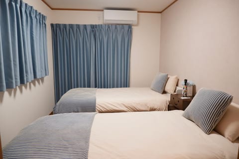 Bed, Bedroom, air conditioner