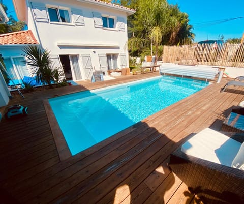 Property building, Swimming pool, Parking