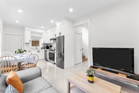 TV and multimedia, Kitchen or kitchenette, Living room, Other, Dining area, dishwasher