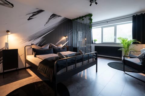 Bed, TV and multimedia, Living room, Seating area, Bedroom