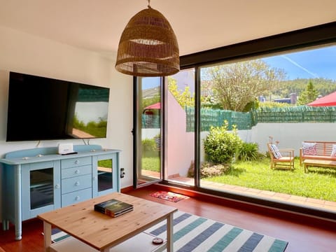 Communal lounge/ TV room, Garden, Garden view