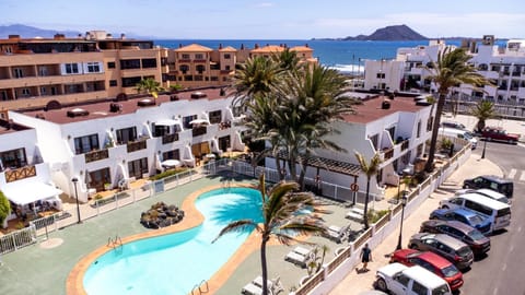 Property building, Neighbourhood, Bird's eye view, Pool view, Quiet street view