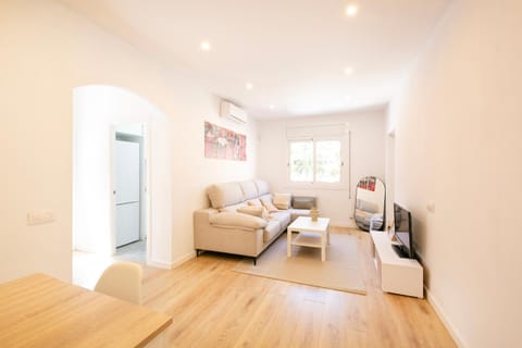 Lovely apartment with 3 bedroom Apartment in L'Hospitalet de Llobregat