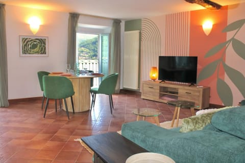 TV and multimedia, Living room, Dining area