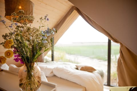 Bed, Natural landscape, Photo of the whole room, Bedroom