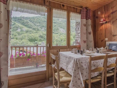 Natural landscape, View (from property/room), Balcony/Terrace, Kitchen or kitchenette, Dining area, Mountain view