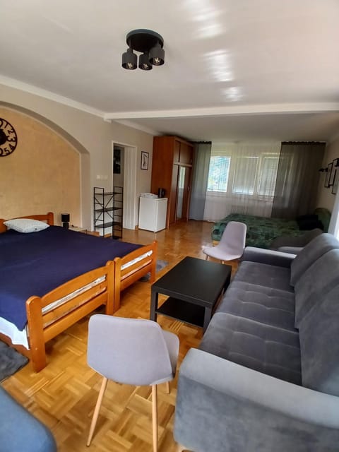 Bed, Photo of the whole room, Seating area, Bedroom