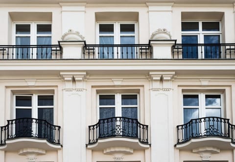 Property building, Day, Balcony/Terrace