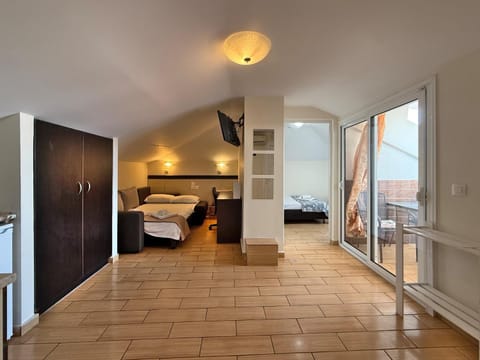Bed, Photo of the whole room, towels, wardrobe