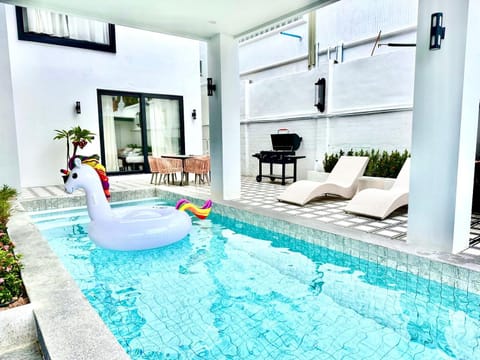 Pool view, Swimming pool, sunbed