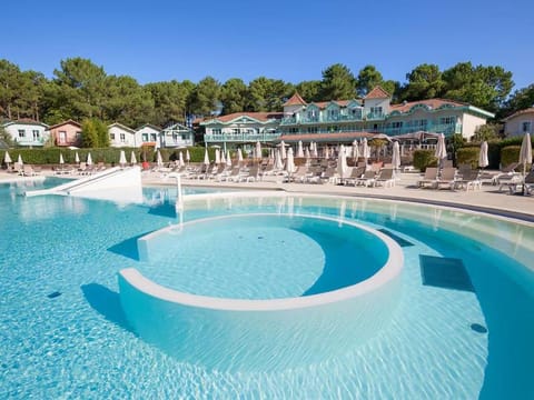 Swimming pool, sunbed