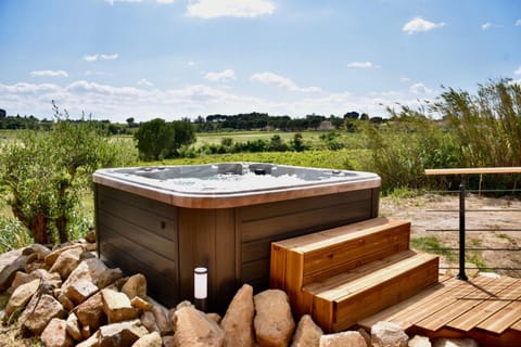 Garden, Hot Tub