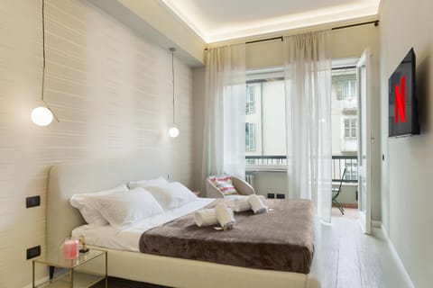 Bed, TV and multimedia, Photo of the whole room, Bedroom, towels