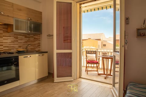 Balcony/Terrace, Kitchen or kitchenette, Dining area, oven