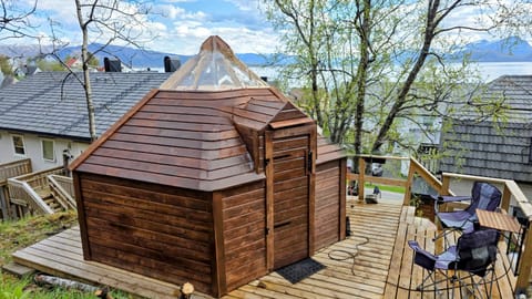 Property building, Patio, Spring, Day, Natural landscape