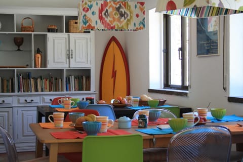 Restaurant/places to eat, Communal lounge/ TV room, Day, Dining area