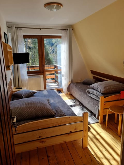 Bed, TV and multimedia, Photo of the whole room