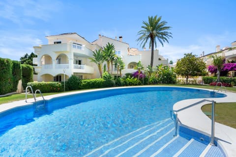 Day, Natural landscape, Garden, Garden, Garden view, Pool view, Swimming pool, Swimming pool, sunbed