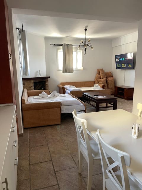 Bed, Living room, fireplace