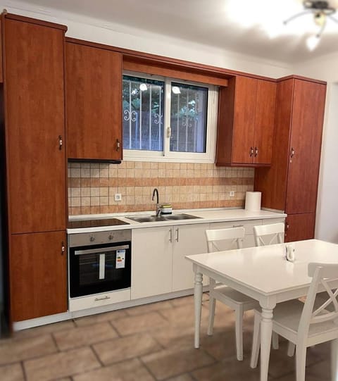 Kitchen or kitchenette, oven